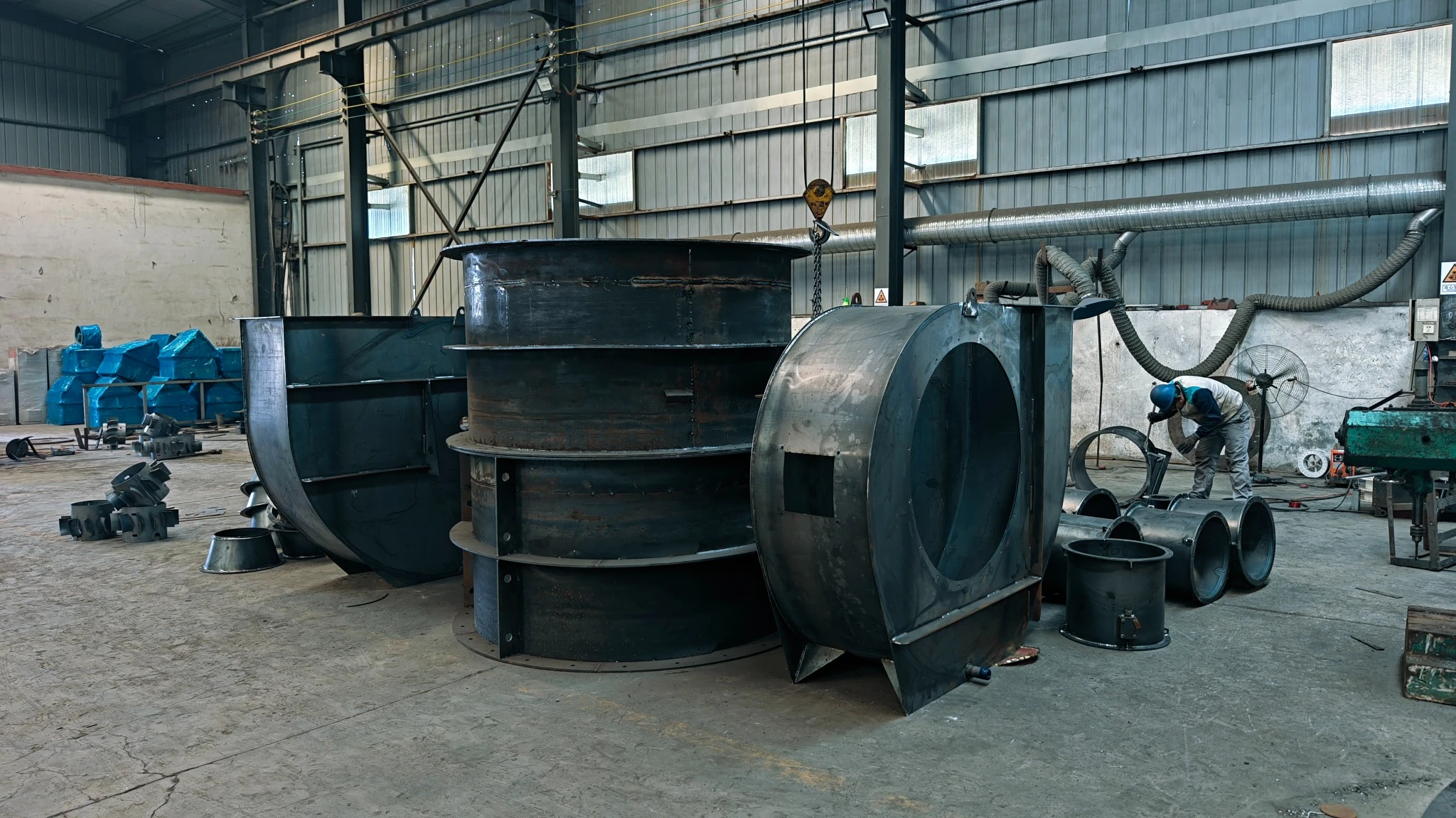 Heavy-duty industrial fan casing fabrication in QIYUE FAN workshop